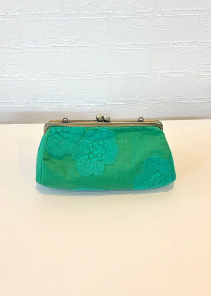 国産刺繍 がま口ポーチ｜エメラルドグリーン