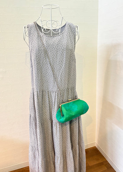 国産刺繍 がま口ポーチ｜エメラルドグリーン