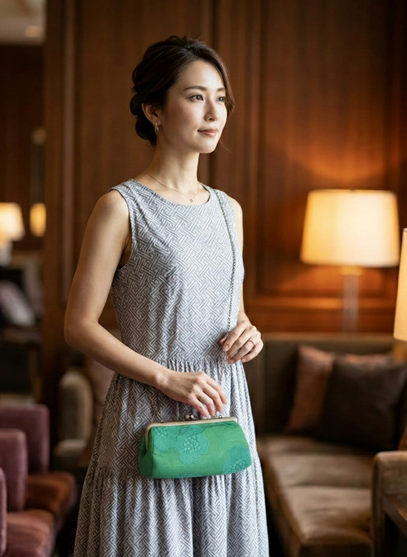 国産刺繍 がま口ポーチ｜エメラルドグリーン